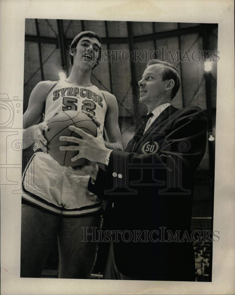 1969 Press Photo Bill Smith, Syracuse Basketball Player with Team Member- Historic Images