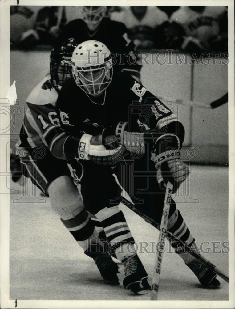 1983 Press Photo Gerard Waslen and Jaimie MacPherson in Colgate Hockey Game- Historic Images