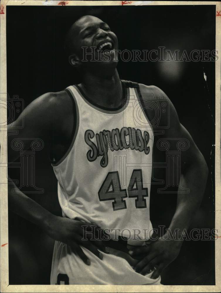 1990 Press Photo Syracuse University Basketball Player Derrick Coleman laughs- Historic Images