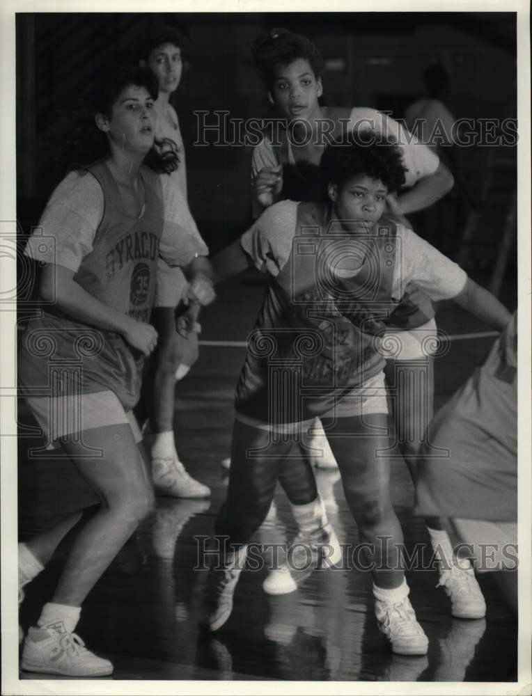 1987 Press Photo Missy Zegorites, Vera Jones of Syracuse University Basketball- Historic Images