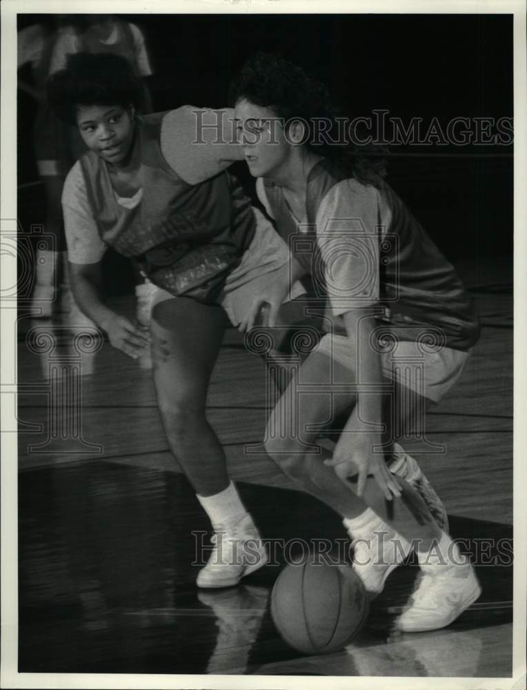 1987 Press Photo Syracuse University Women's Basketball, Vera Jones, Sue Ludwig- Historic Images