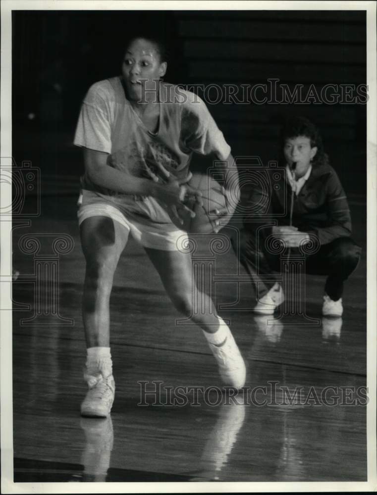 1987 Press Photo Barb Jacobs &amp; Felisha Legette, Syracuse University Basketball- Historic Images