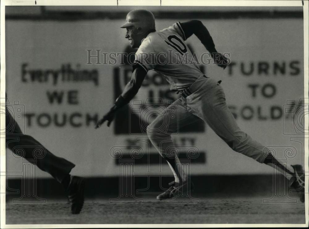 1987 Press Photo Roberto Kelly in Baseball Game, Columbus- Historic Images