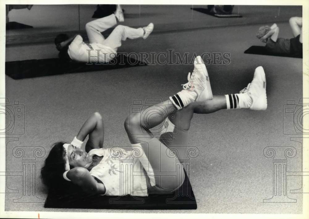 1989 Press Photo Pearl Grossinger of Syracuse doing Aerobics, Sundown in DeWitt- Historic Images