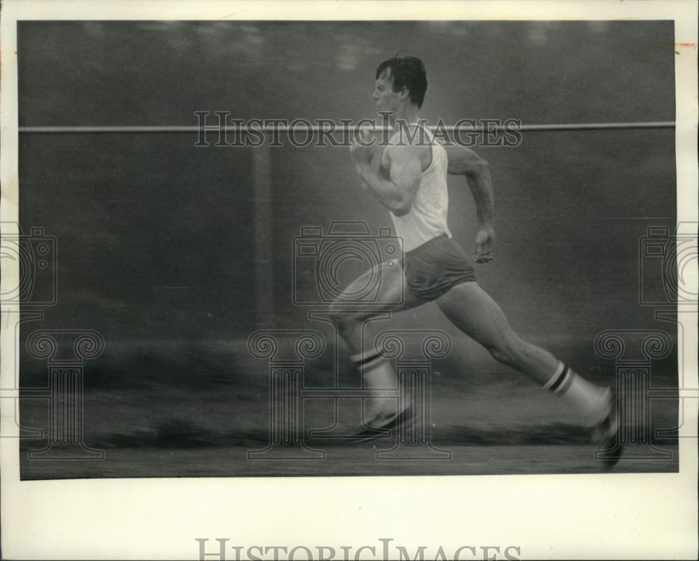 1984 Press Photo Tim Collins running- Historic Images