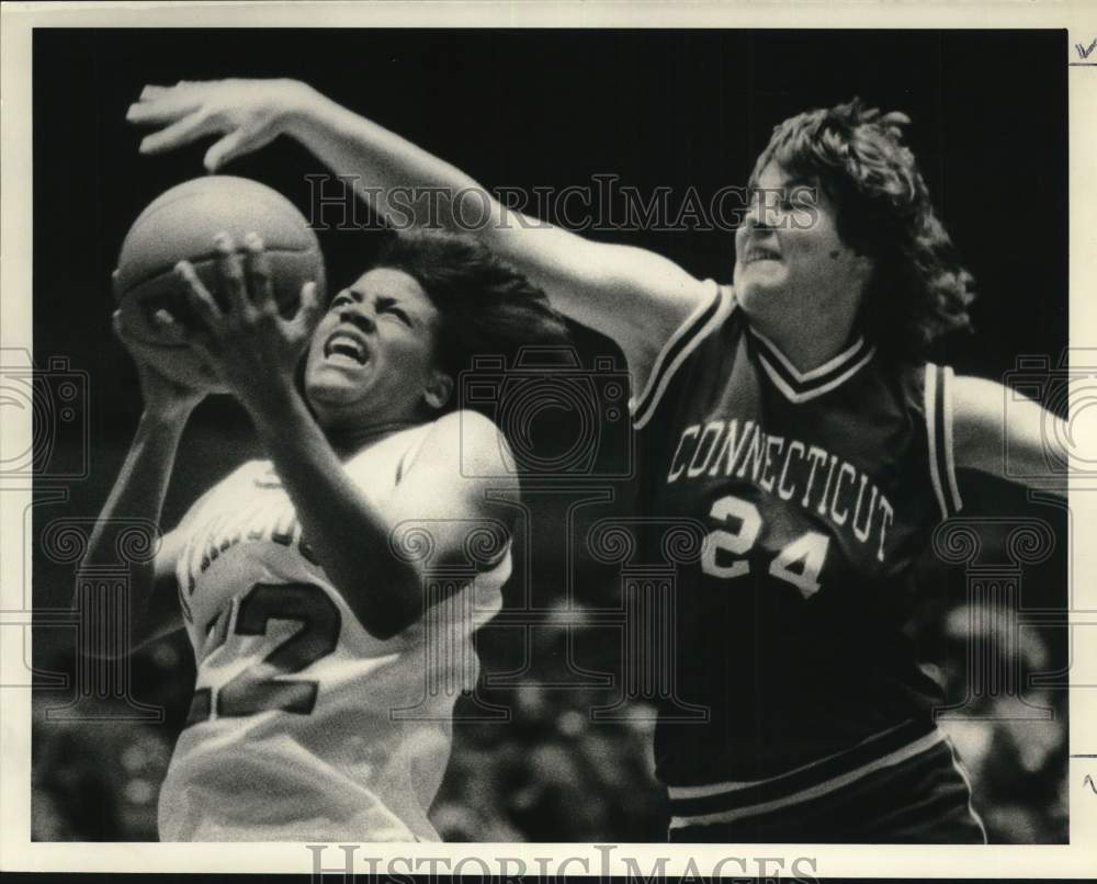 1988 Press Photo Syracuse University and Connecticut Women's Basketball Players- Historic Images
