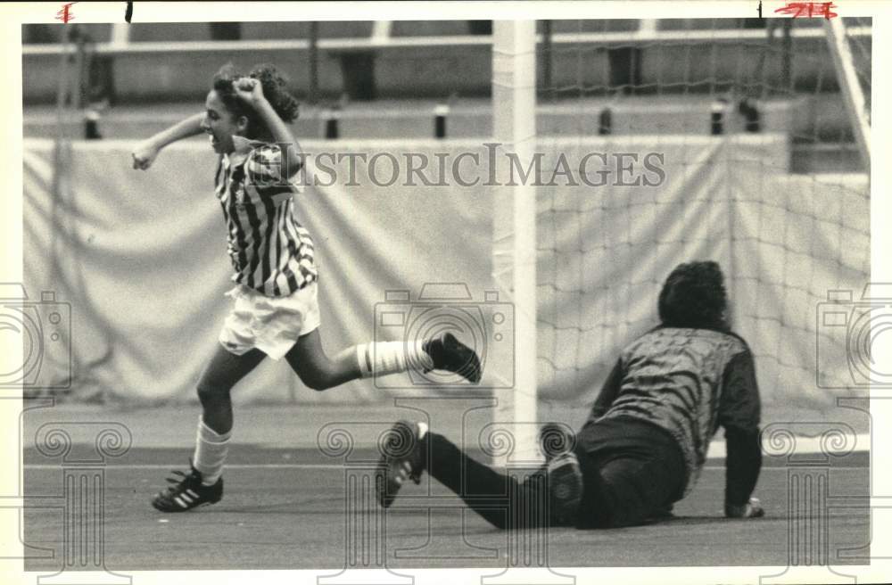 1989 Press Photo Corcoran and Marcellus Soccer Players at Carrier Dome Game- Historic Images