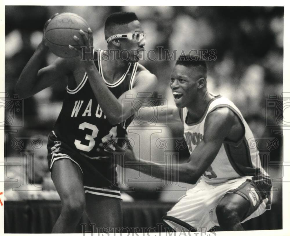 1990 Press Photo Basketball Players Conrad McRae and Nick Frederick at Game- Historic Images