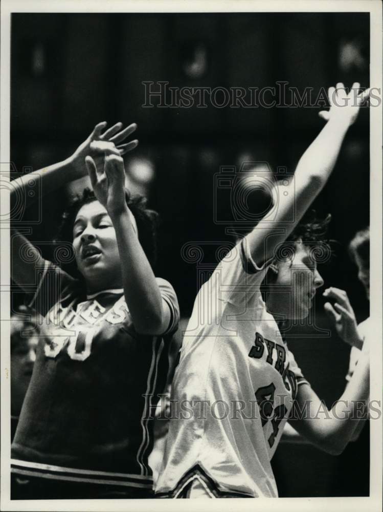 1980 Press Photo Syracuse University Women&#39;s Basketball Player at Game- Historic Images