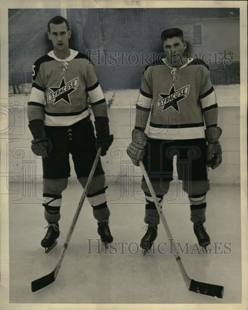 1959 Press Photo Syracuse Stars Hockey Players Chuck Watrouse and Doug Bishop- Historic Images