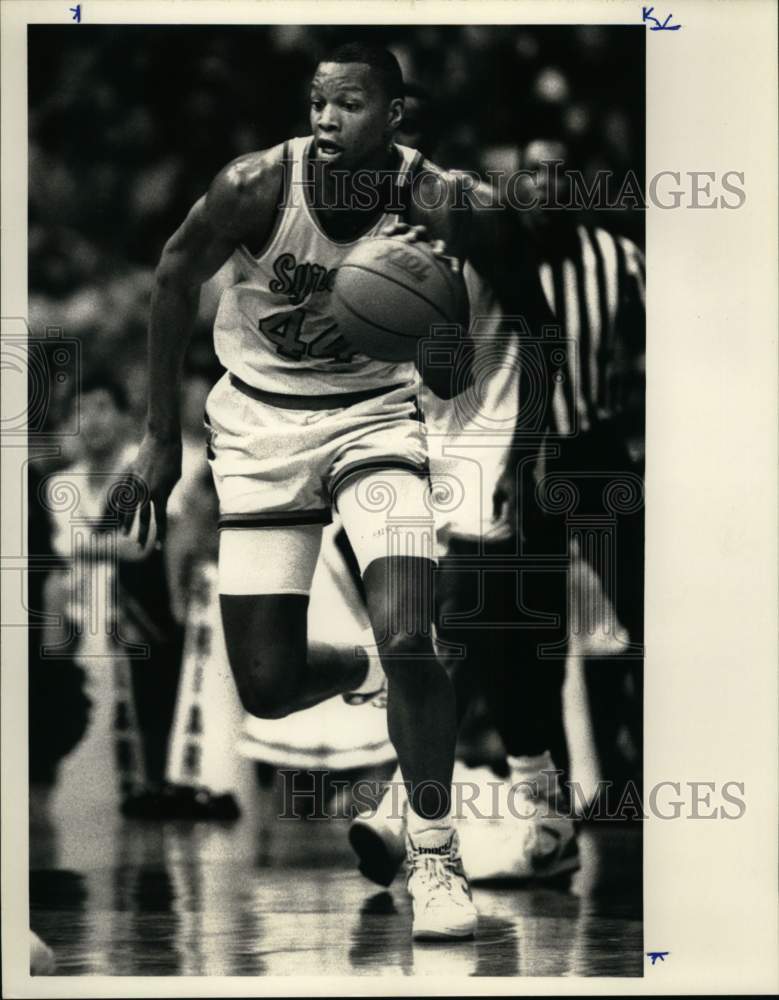 1989 Press Photo Derrick Coleman at Providence and Syracuse Basketball Game- Historic Images