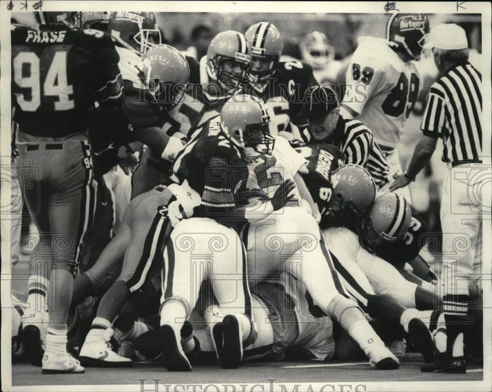 1986 Press Photo Syracuse University versus Rutgers Football Game Pile Up- Historic Images