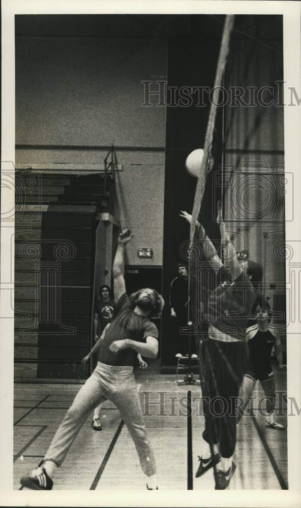 1984 Press Photo Coed Volleyball Game at Gym in Cicero, New York- Historic Images