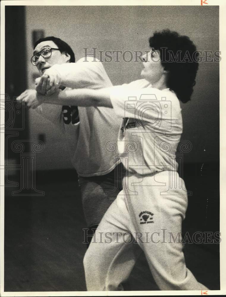 1988 Press Photo Volleyball Players at Jamesville-DeWitt Middle School- Historic Images