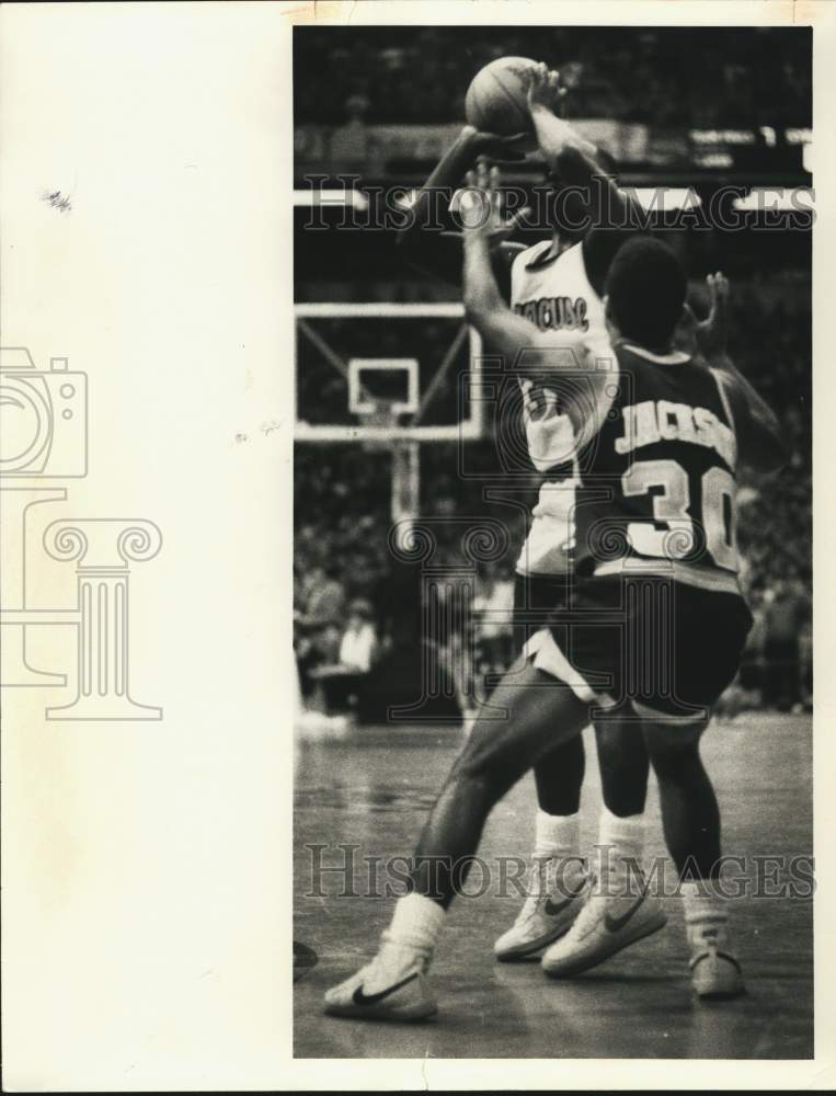 1985 Press Photo Syracuse University&#39;s Dwayne &quot;Pearl&quot; Washington&#39;s Final Shot- Historic Images