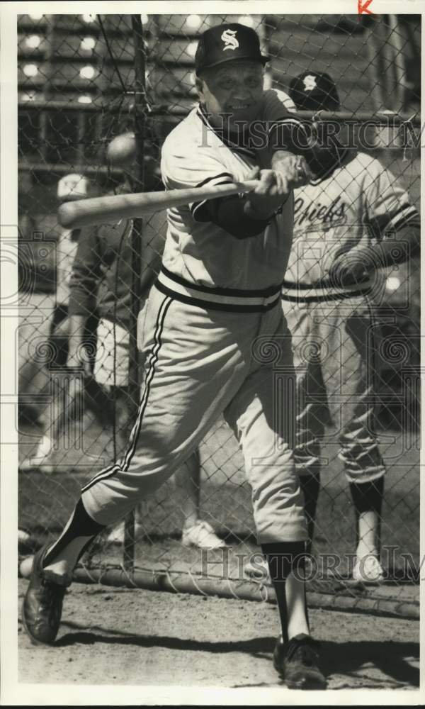 1987 Press Photo Frank Verdi at Old Time Chiefs Day, MacArthur Stadium, Syracuse- Historic Images