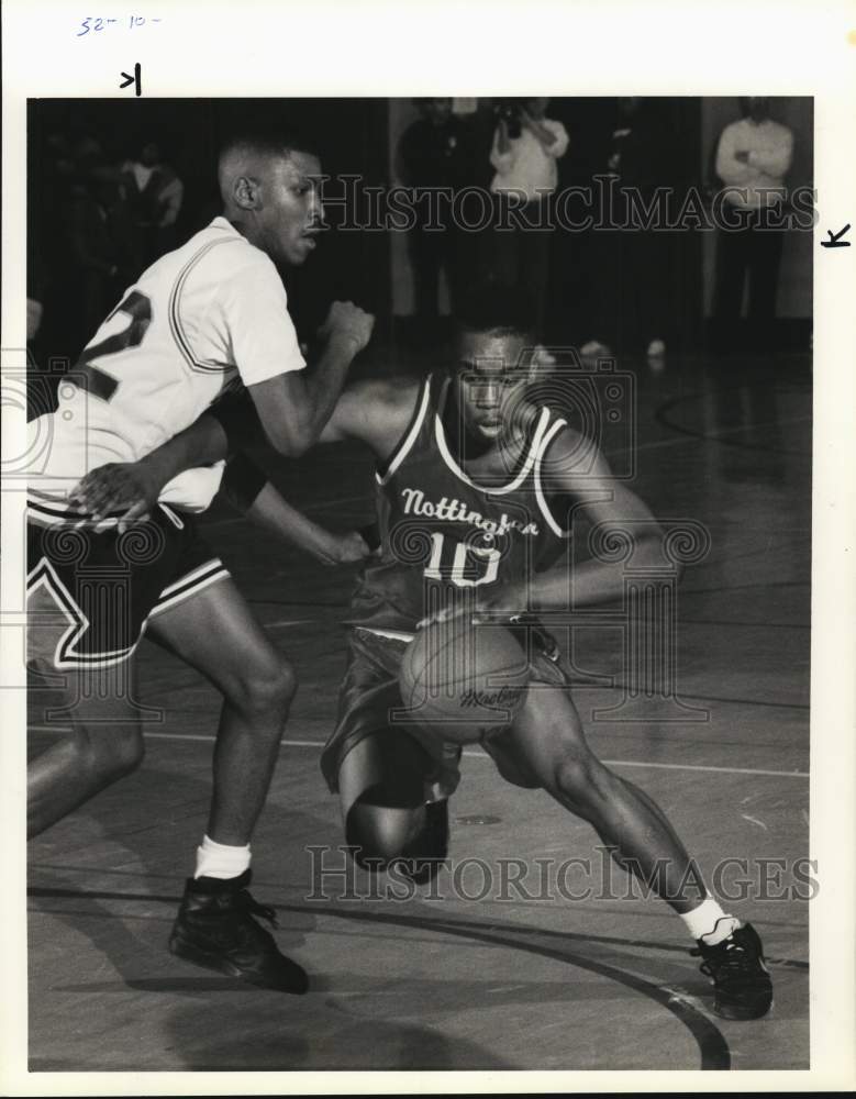 1990 Press Photo Darvin Lovette and Derek Jackson in Basketball Game- Historic Images