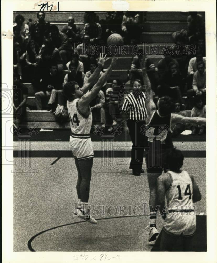 1985 Press Photo Larry Kollath, Hamilton College Basketball Player at Game- Historic Images