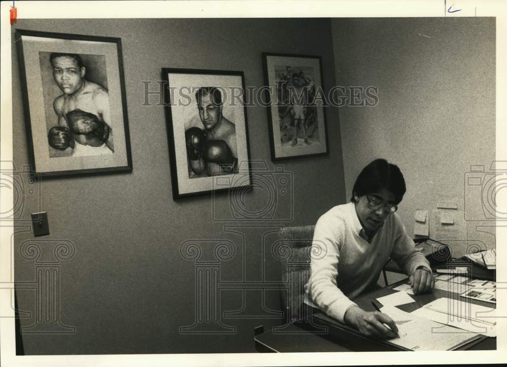 1984 Press Photo Ed Brophy, at Boxing Hall of Fame Office- Historic Images