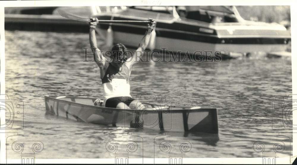 1986 Press Photo Dave Spaidel Rowing at Onondaga Lake for Ironman Competition- Historic Images