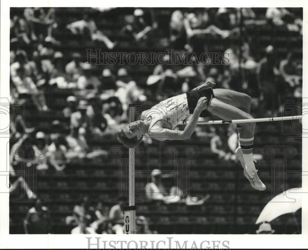 1984 Press Photo Dwight Stones, High Jumper- Historic Images