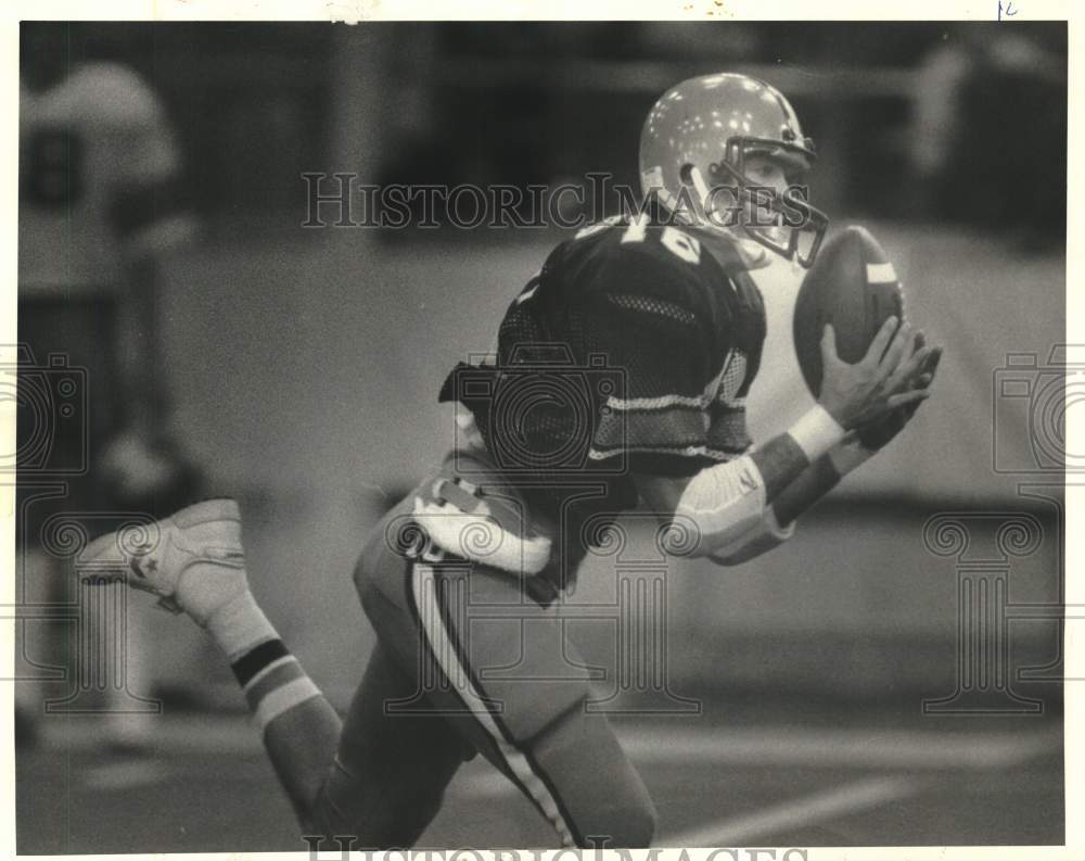 1985 Press Photo Syracuse University Football Player Scott Schwedes- Historic Images