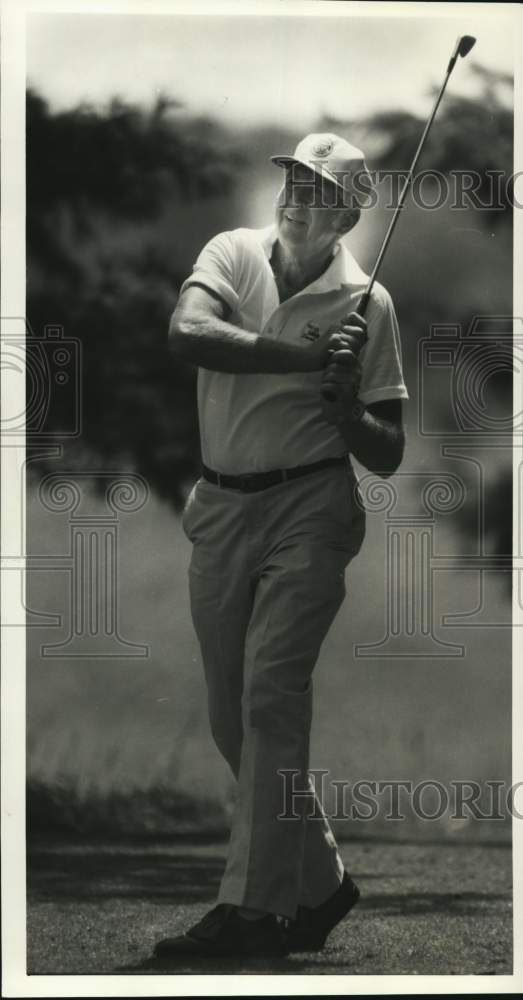 1987 Press Photo Golfer Bob Gilbo in Senior District Golf Tournament- Historic Images