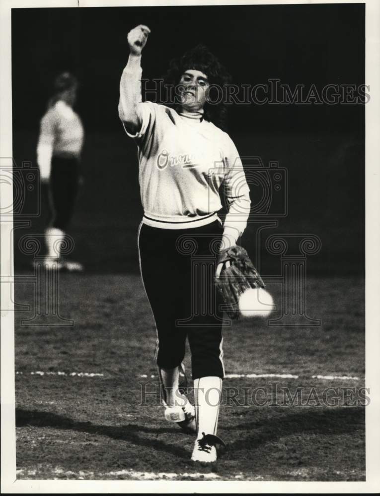 1987 Press Photo OCC softball pitcher Lori Capozza vs. MVCC- Historic Images