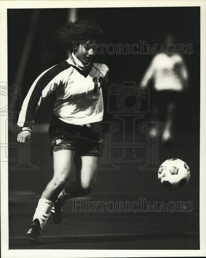 1988 Press Photo Solvay High Soccer Player Kristen Vincartini, Coyne Stadium- Historic Images