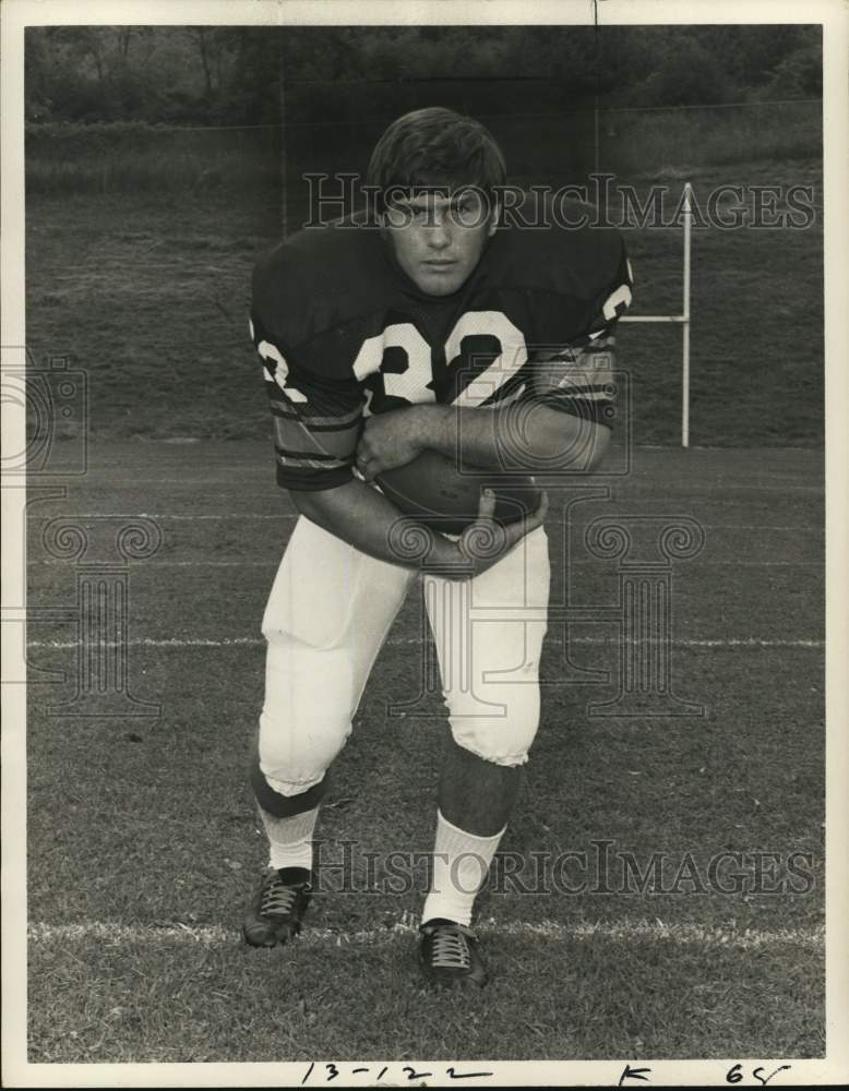 1974 Press Photo Syracuse University Football Player Mike DiMarco Poses on Field- Historic Images