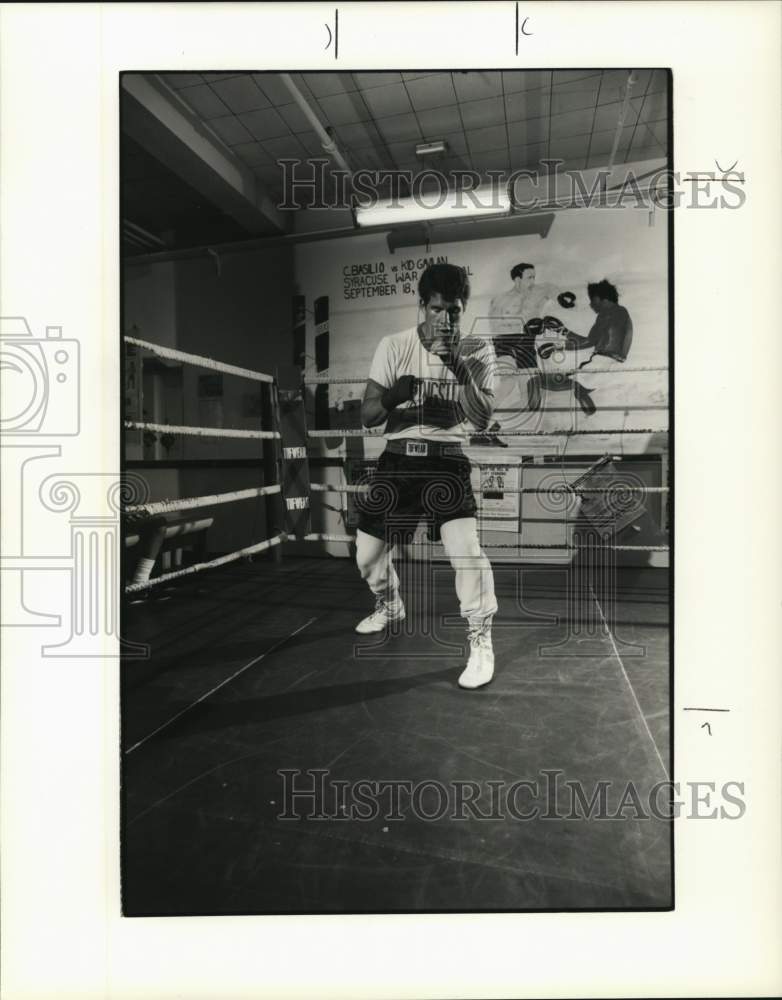 1989 Press Photo Boxer Allan Cromp at Herald Building Gym Ring- Historic Images