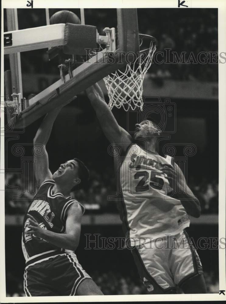 1990 Press Photo Basketball Players LeRon Ellis and Frank Ableson at Game- Historic Images