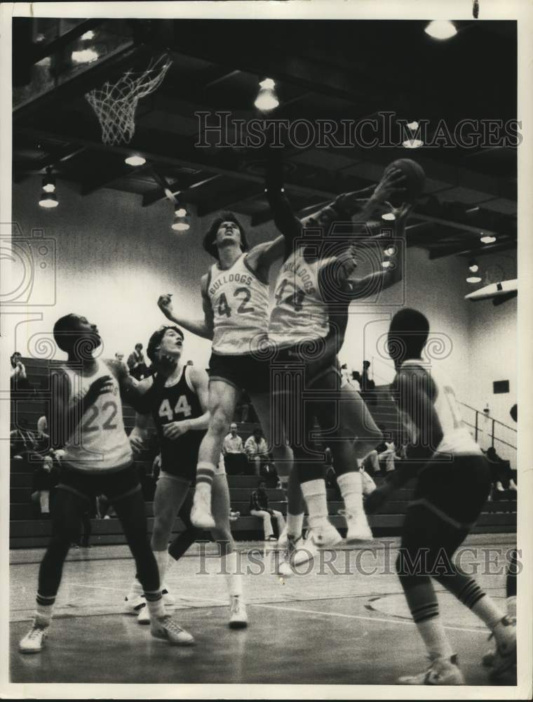 1982 Press Photo Nottingham High School Basketball Team Members at Game- Historic Images