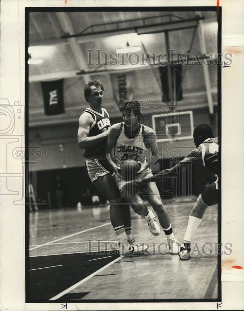 Press Photo Brad Crooks, Colgate Basketball Player at Game- Historic Images