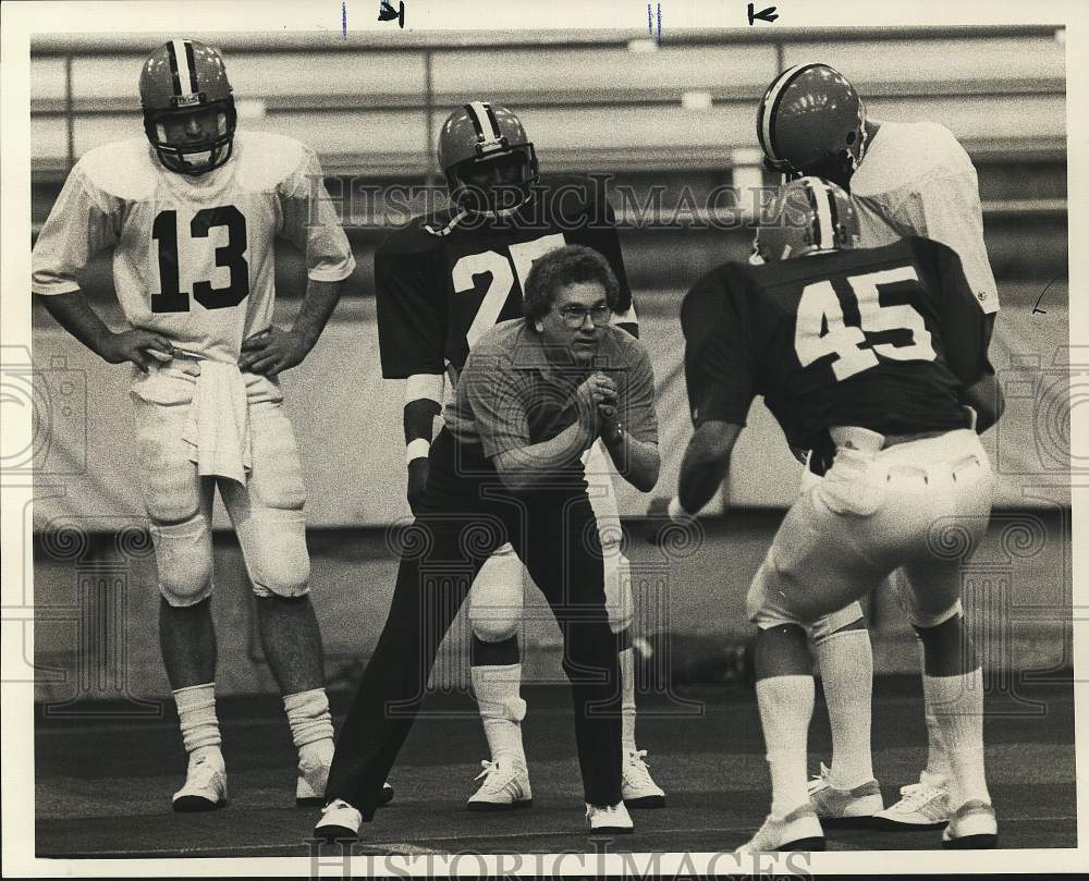 1984 Press Photo Syracuse University assistant football Dave Campo- Historic Images