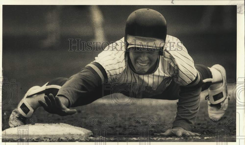 1984 Press Photo Mike Carlin, LeMoyne College Baseball Player at First Base- Historic Images