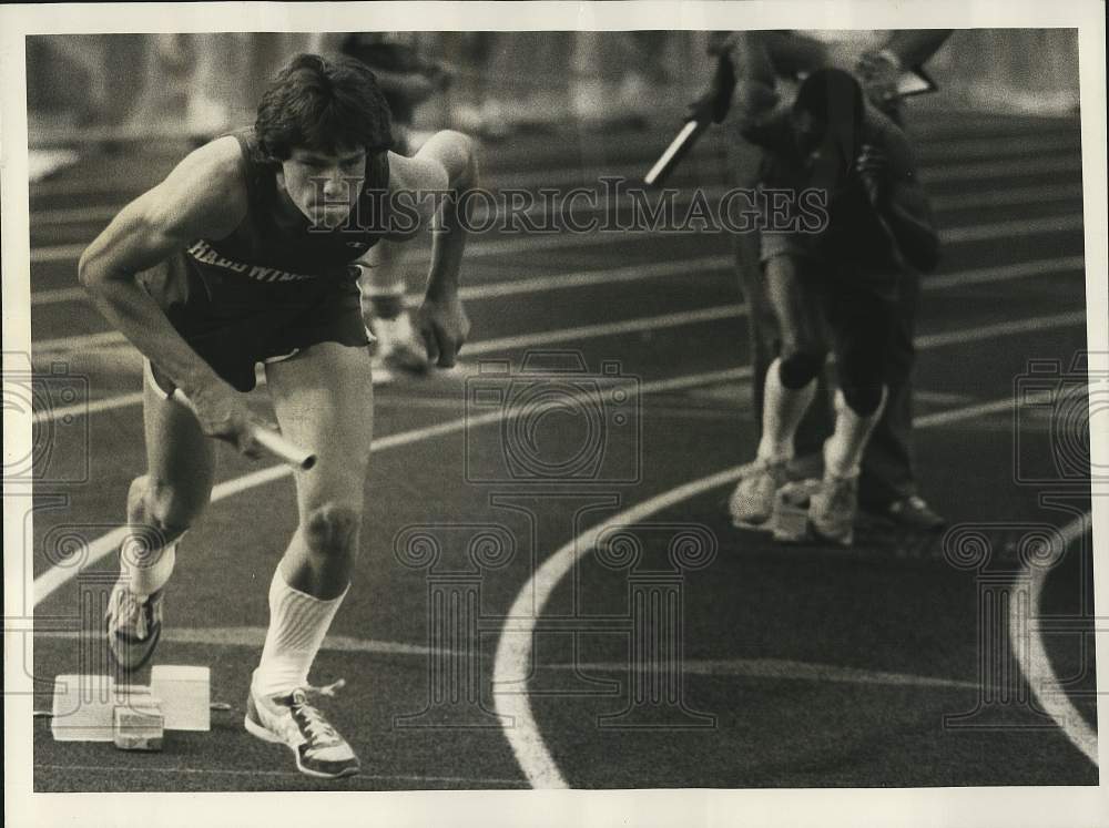 Press Photo Bill Lynch, Baldwinsville Track Runner at 400 Meter Relay Race- Historic Images