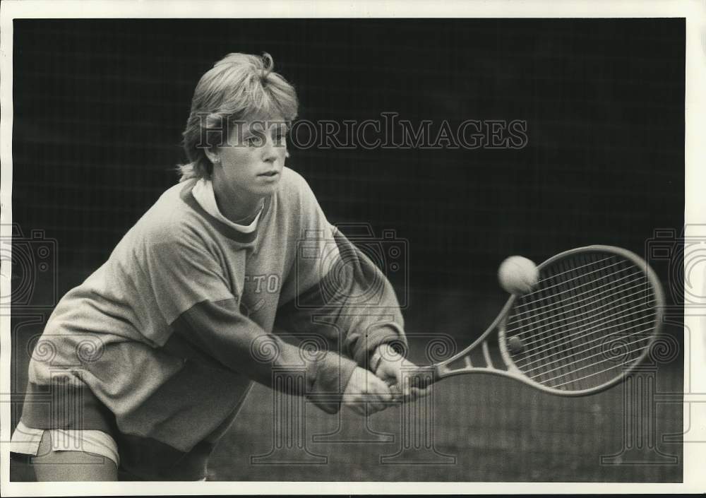 1986 Press Photo Julie Ciferni, Cazenovia Girls Tennis Player at Practice- Historic Images