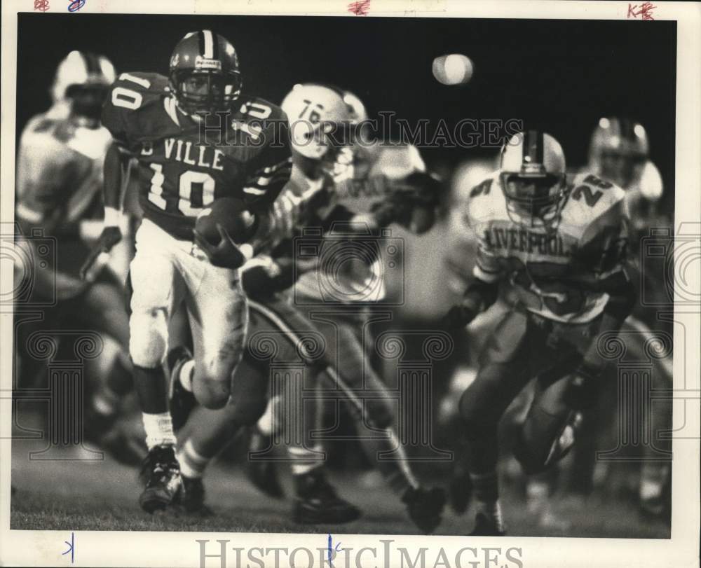 1989 Press Photo Dana Macdonald in Baldwinsville versus Liverpool Football Game- Historic Images