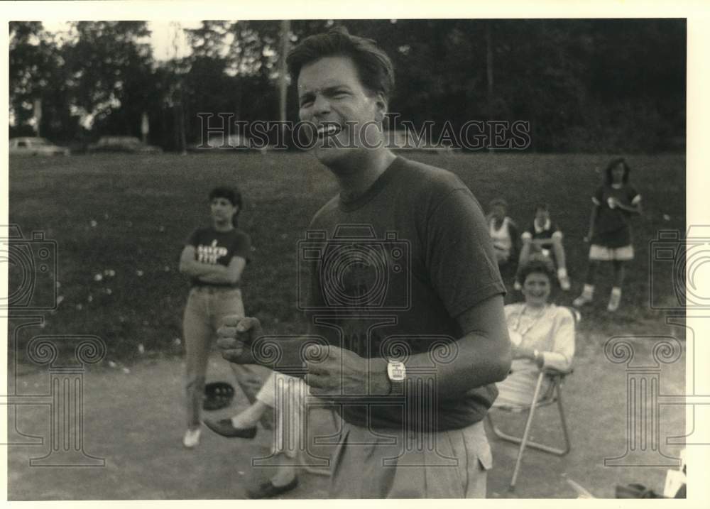 1988 Press Photo Bowman cheers on Teammate during Softball Game with Walsh- Historic Images