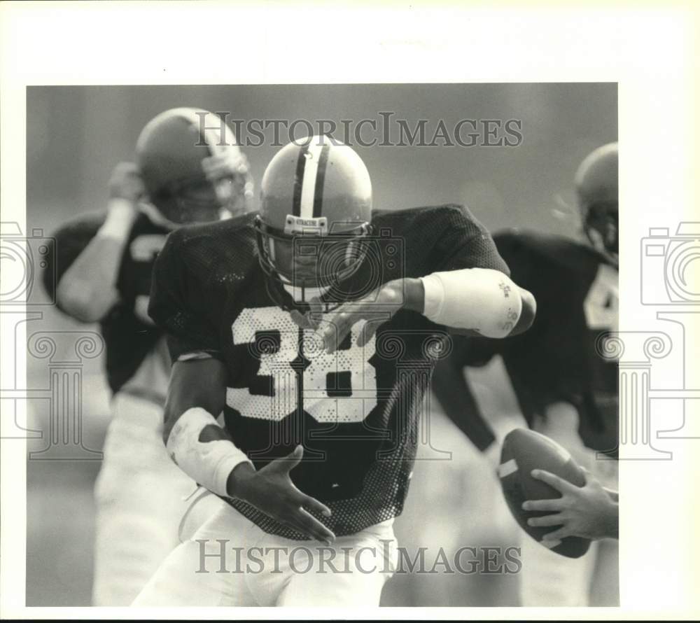 1990 Press Photo Syracuse University Football Player Al Wooten in Practice- Historic Images