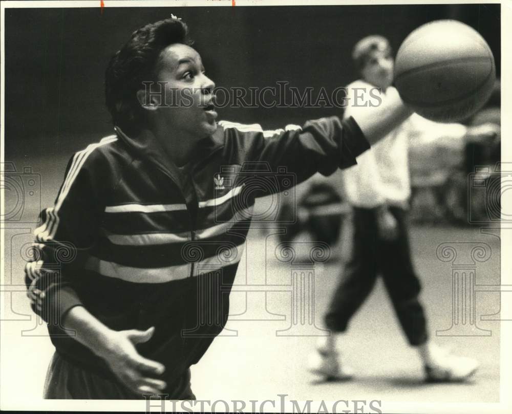 1984 Press Photo Syracuse University Women&#39;s Basketball Player Felisha Legette- Historic Images