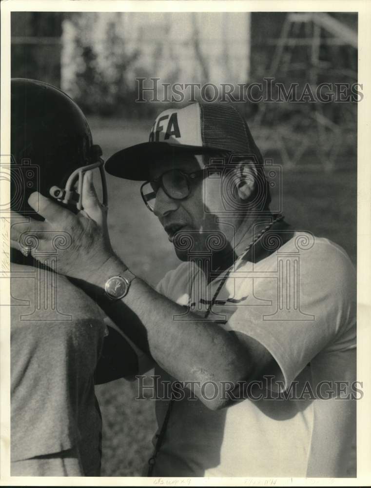 1985 Press Photo John Smith, Eastwood&#39;s Pop Warner Football with Player- Historic Images