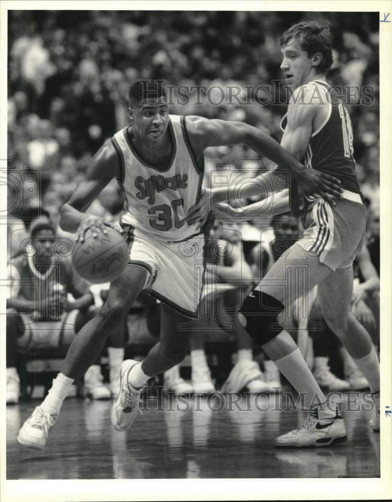 1990 Press Photo Basketball Players Billy Owens and Valeri Daineko in Game- Historic Images