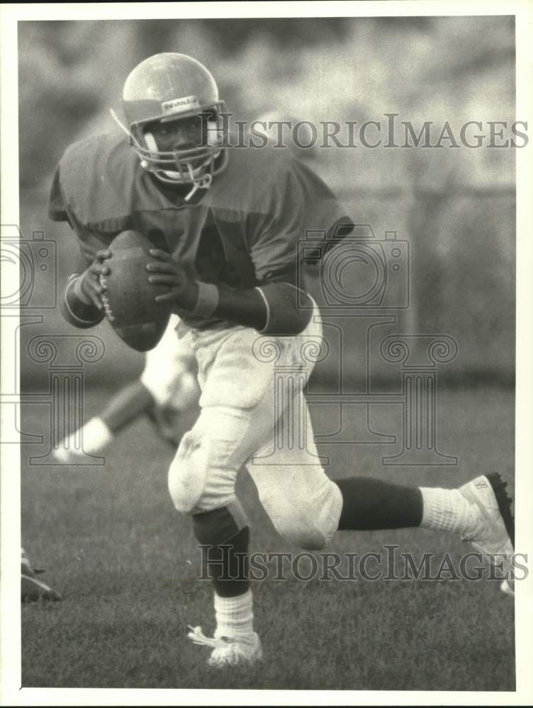 1988 Press Photo David Jones, Nottingham Football Quarterback in Practice- Historic Images