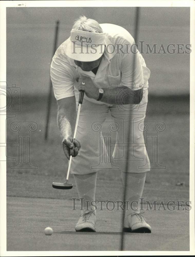 1987 Press Photo Golfer Willis Johnson at Lafayette Country Club Golf Course- Historic Images