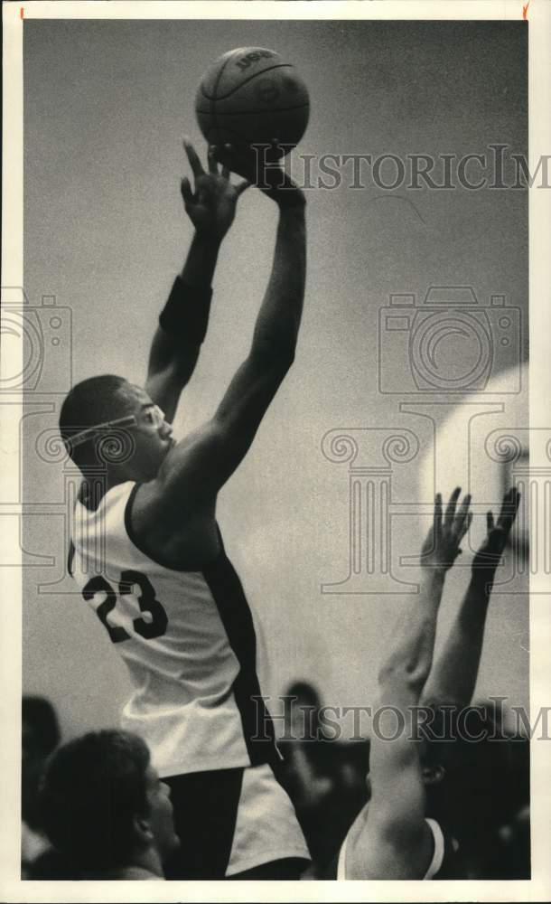 1987 Press Photo Onondaga High School basketball player, #33, Chuck Johnson- Historic Images