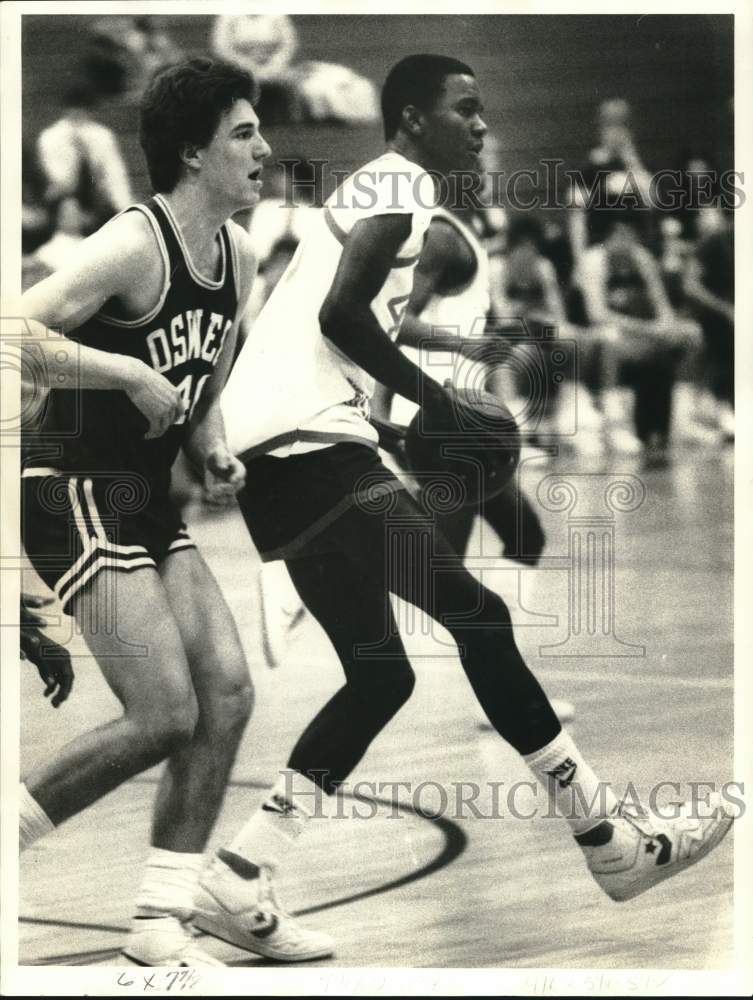 1985 Press Photo Basketball Players Stephen Jermyn and Anthony Anderson in Game- Historic Images