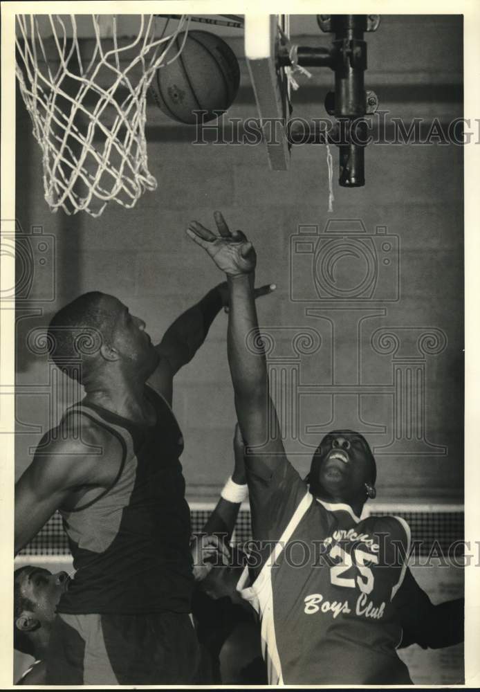 1987 Press Photo Richard Reed and David Neal at Syracuse Basketball Game- Historic Images