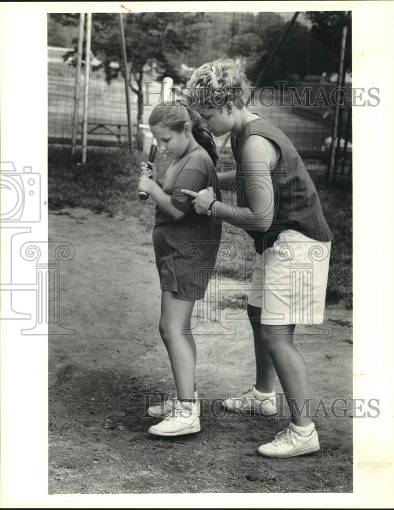 1989 Press Photo Softball Instructor Marianne Butcher at Morrisville College- Historic Images